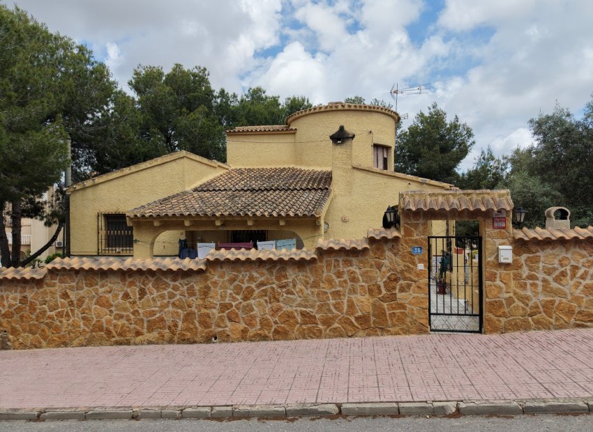 Resale - Villa - Orihuela Costa - Villamartín