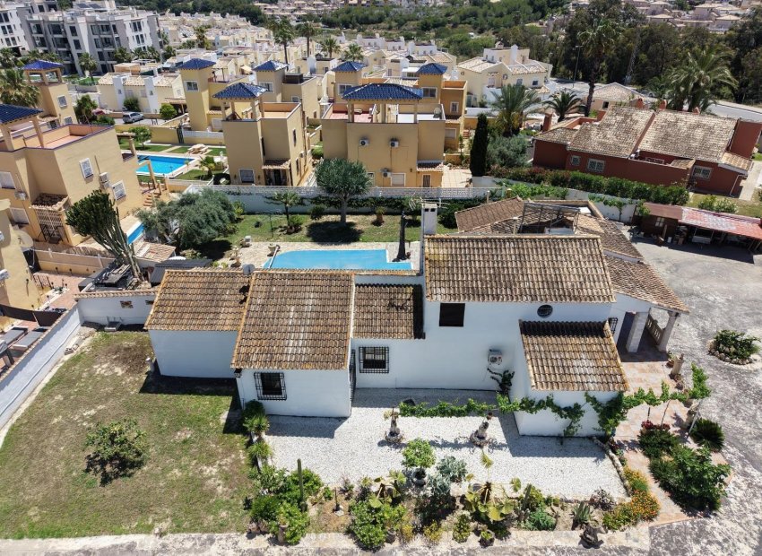 Resale - Villa - Orihuela Costa - Villamartín
