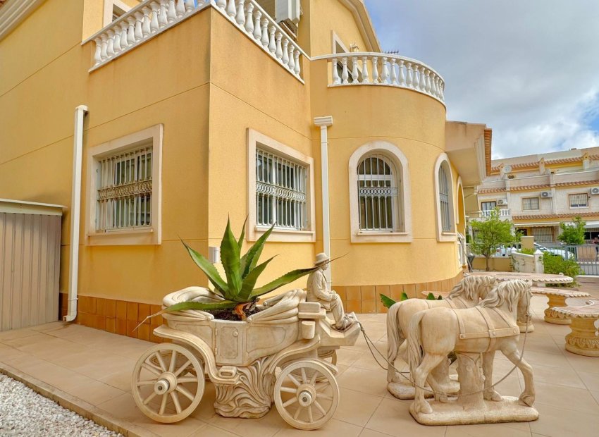 Resale - Villa - Orihuela Costa - Villamartín