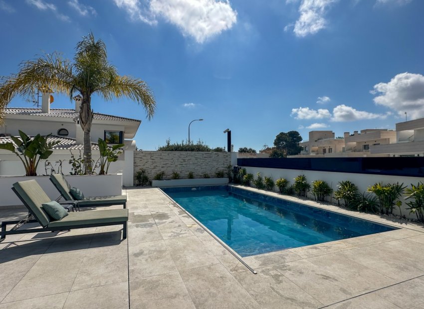 Resale - Villa - Orihuela Costa - Villamartín