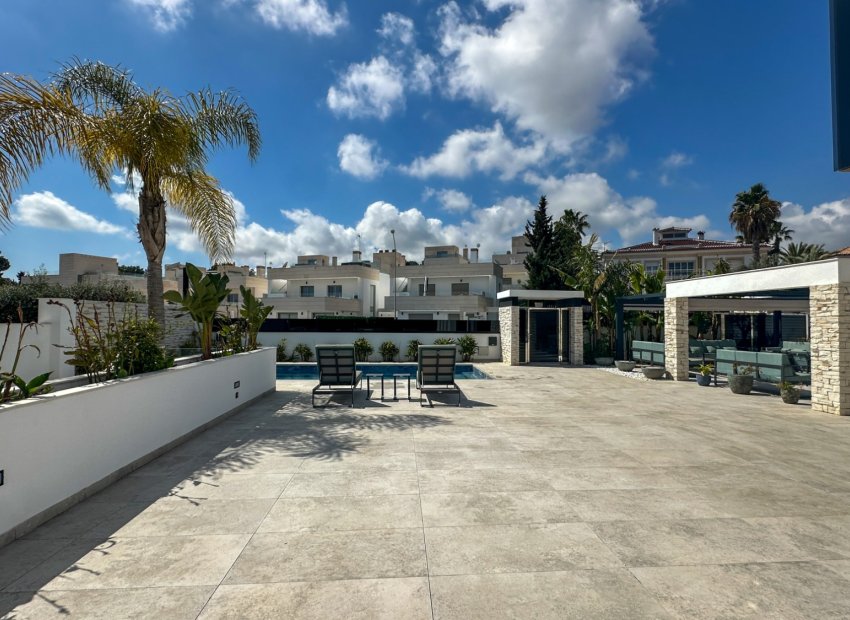 Resale - Villa - Orihuela Costa - Villamartín