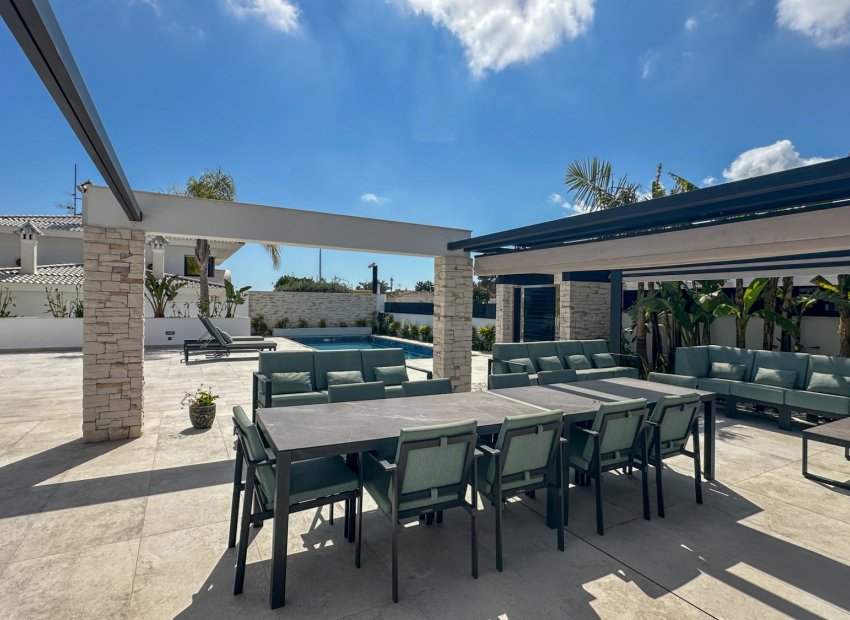 Resale - Villa - Orihuela Costa - Villamartín