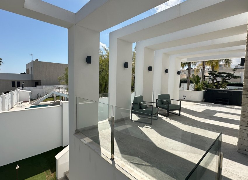Resale - Villa - Orihuela Costa - Villamartín