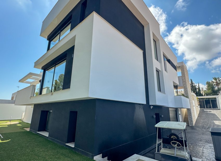 Resale - Villa - Orihuela Costa - Villamartín