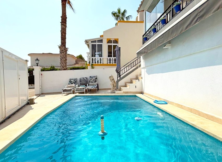 Resale - Villa - Orihuela Costa - Villamartín
