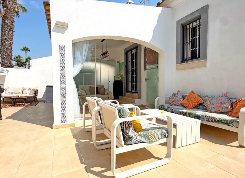 Resale - Villa - Orihuela Costa - Villamartín