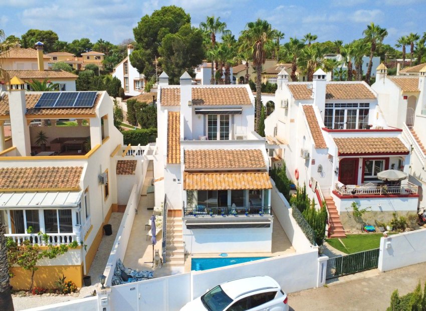 Resale - Villa - Orihuela Costa - Villamartín