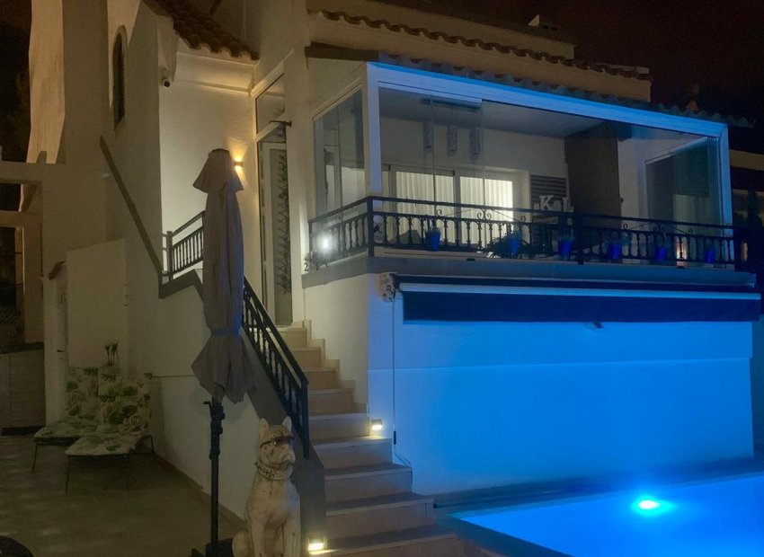 Resale - Villa - Orihuela Costa - Villamartín