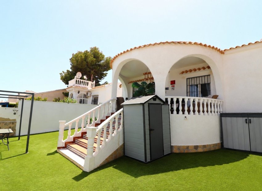 Resale - Villa - Orihuela Costa - Villamartín