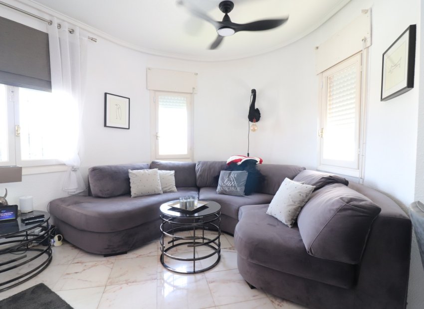 Resale - Villa - Orihuela Costa - Villamartín