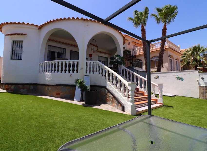Resale - Villa - Orihuela Costa - Villamartín