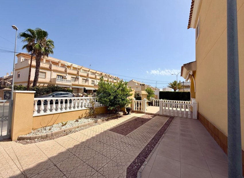 Resale - Villa - Orihuela Costa - Villamartín