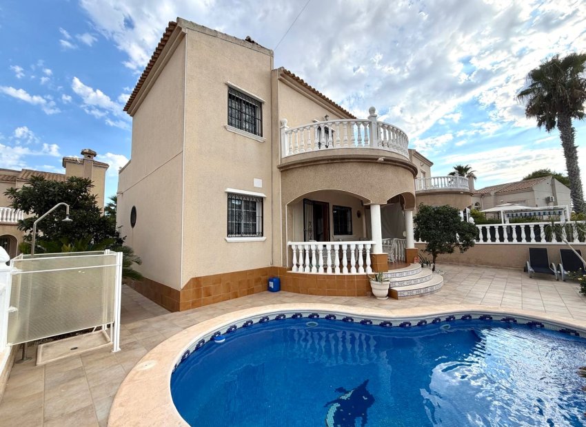 Resale - Villa - Orihuela Costa - Villamartín