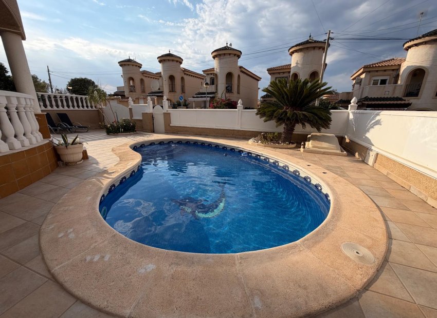 Resale - Villa - Orihuela Costa - Villamartín