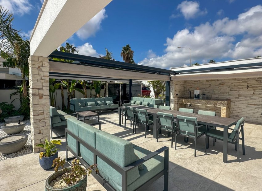 Resale - Villa - Orihuela Costa - Villamartín