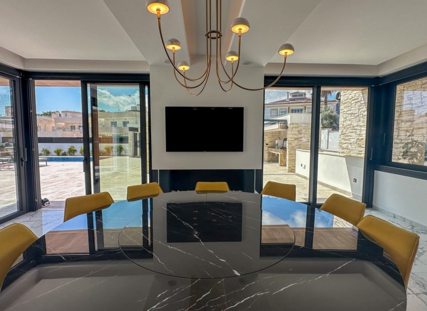 Resale - Villa - Orihuela Costa - Villamartín