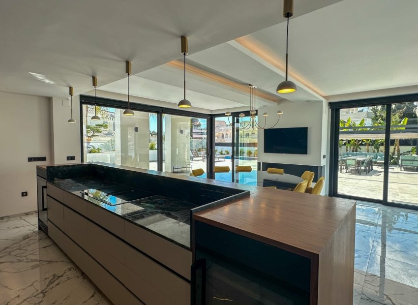 Resale - Villa - Orihuela Costa - Villamartín
