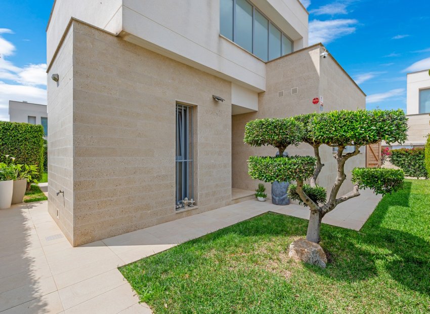 Resale - Villa - Orihuela Costa - Vistabella