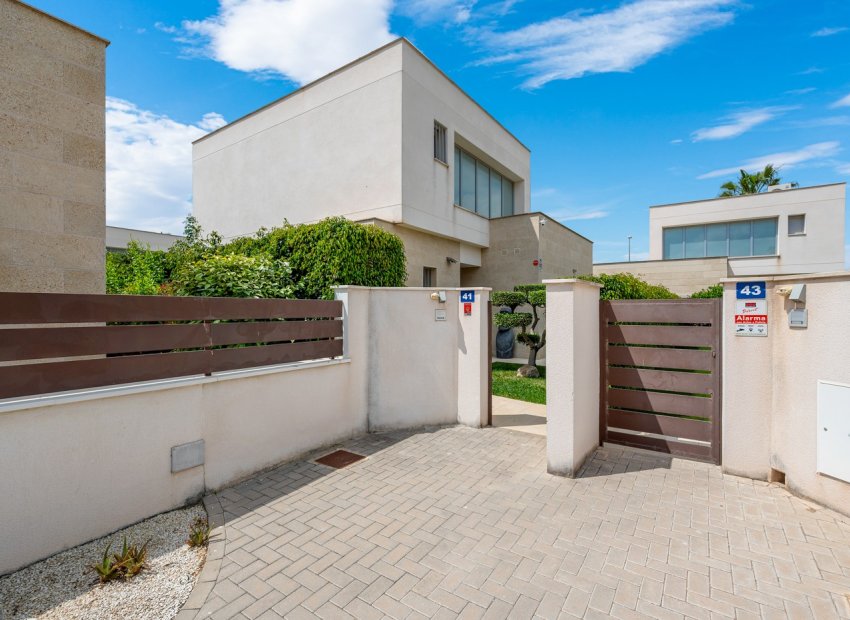 Resale - Villa - Orihuela Costa - Vistabella