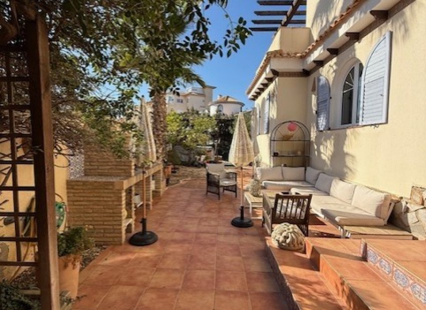 Resale - Villa - Orihuela Costa