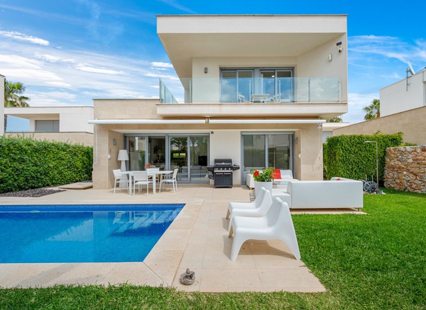 Resale - Villa - Orihuela - Vistabella