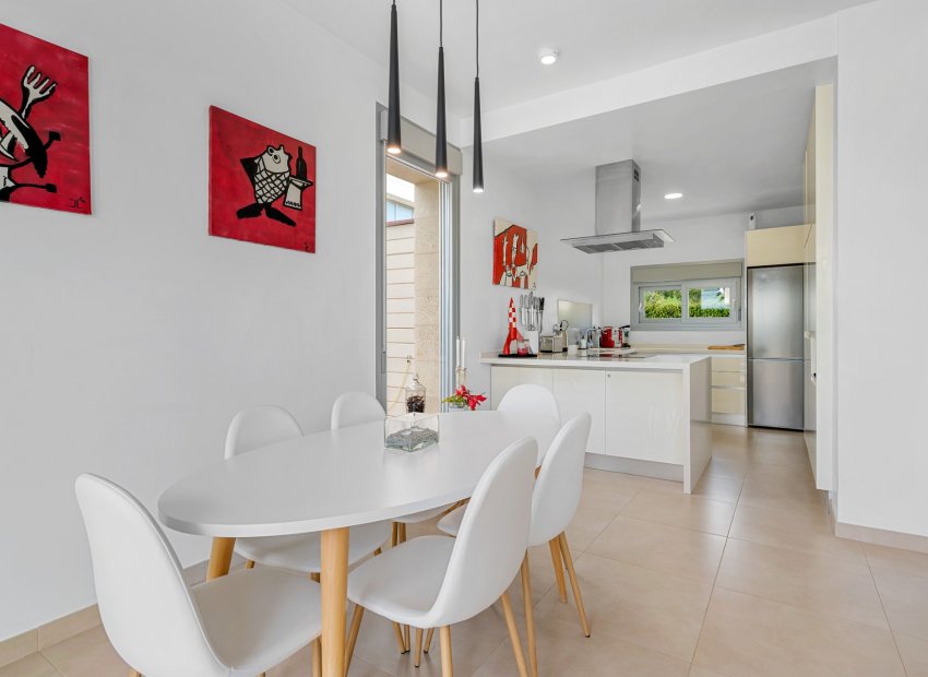 Resale - Villa - Orihuela - Vistabella