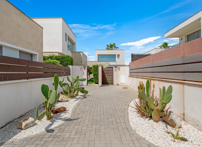 Resale - Villa - Orihuela - Vistabella
