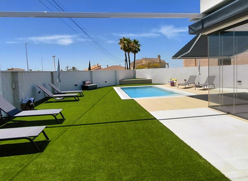 Resale - Villa - San Fulgencio
