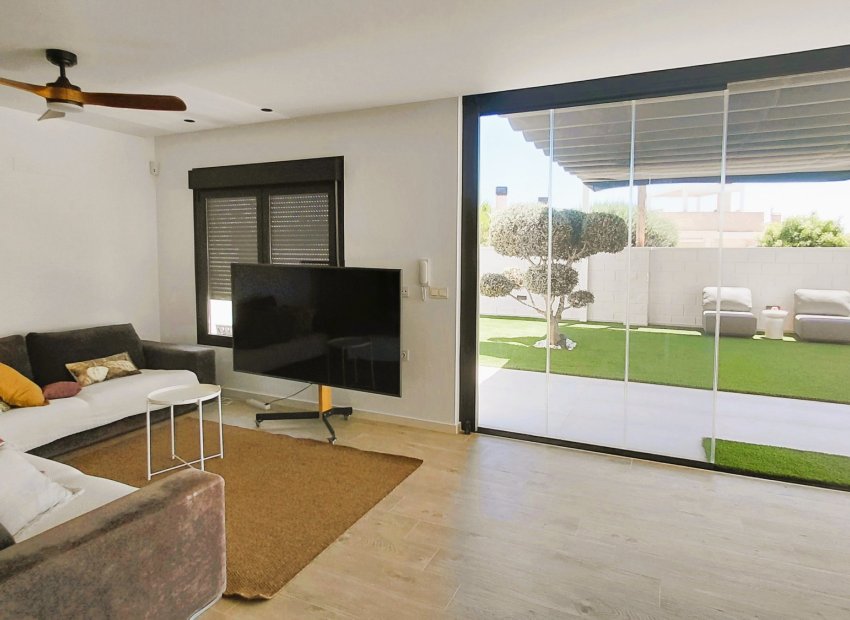 Resale - Villa - San Fulgencio