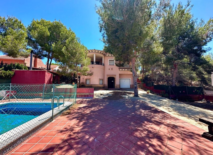 Resale - Villa - San Miguel de Salinas - Ciudad de las comunicaciones