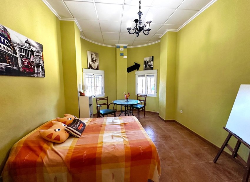 Resale - Villa - San Miguel de Salinas - Ciudad de las comunicaciones