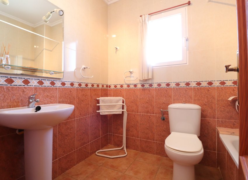 Resale - Villa - San Miguel de Salinas - Lake View Mansions