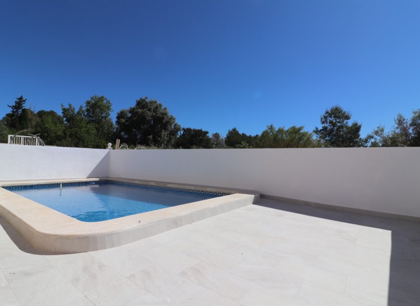 Resale - Villa - San Miguel de Salinas - Lake View Mansions
