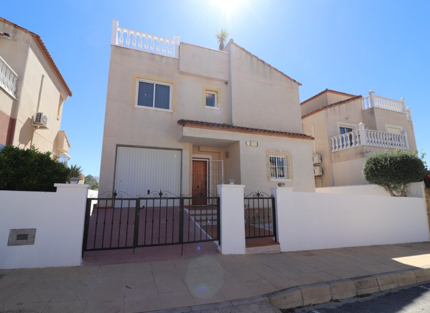 Resale - Villa - San Miguel de Salinas - Lake View Mansions