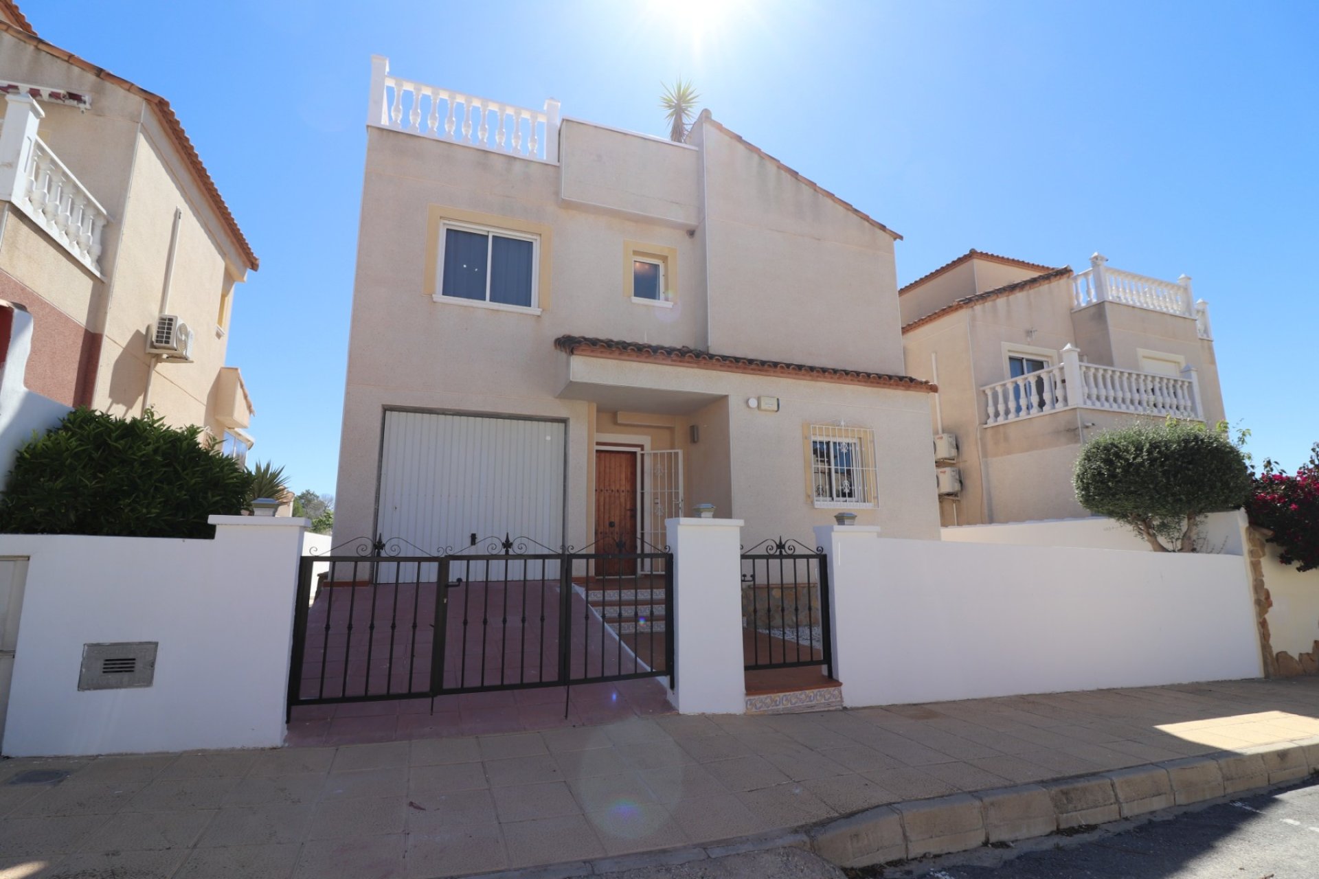Resale - Villa - San Miguel de Salinas - Lake View Mansions