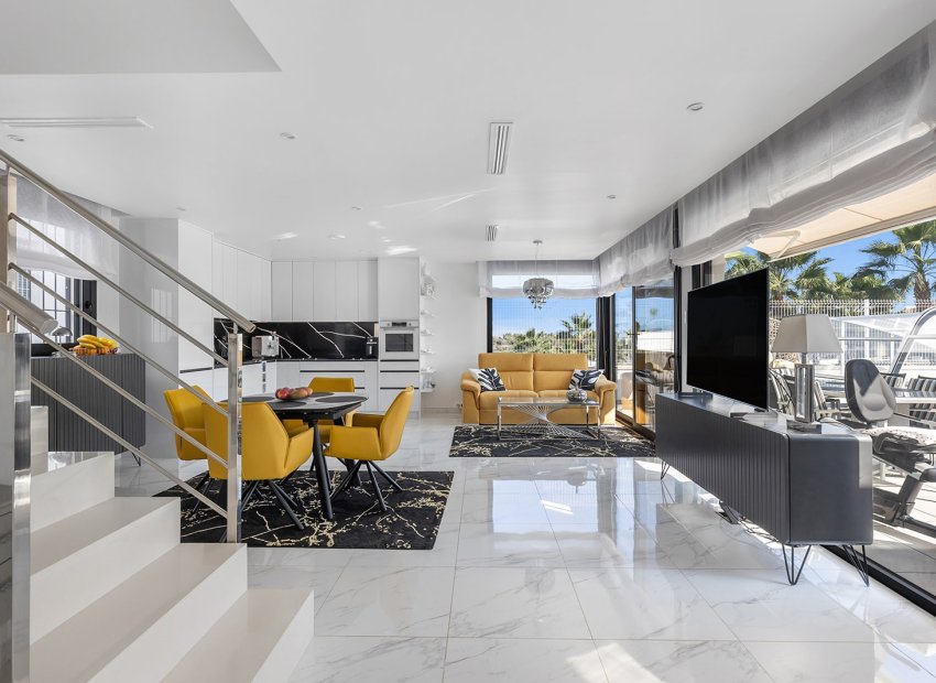 Resale - Villa - San Miguel de Salinas - Mirador De San Miguel