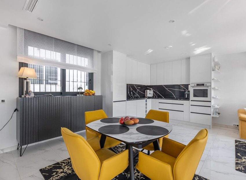 Resale - Villa - San Miguel de Salinas - Mirador De San Miguel