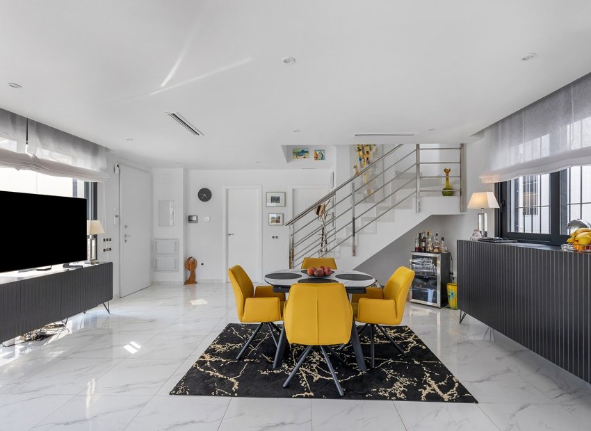 Resale - Villa - San Miguel de Salinas - Mirador De San Miguel