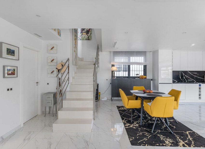 Resale - Villa - San Miguel de Salinas - Mirador De San Miguel