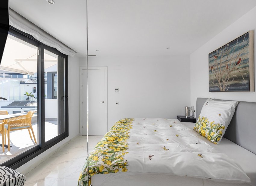 Resale - Villa - San Miguel de Salinas - Mirador De San Miguel