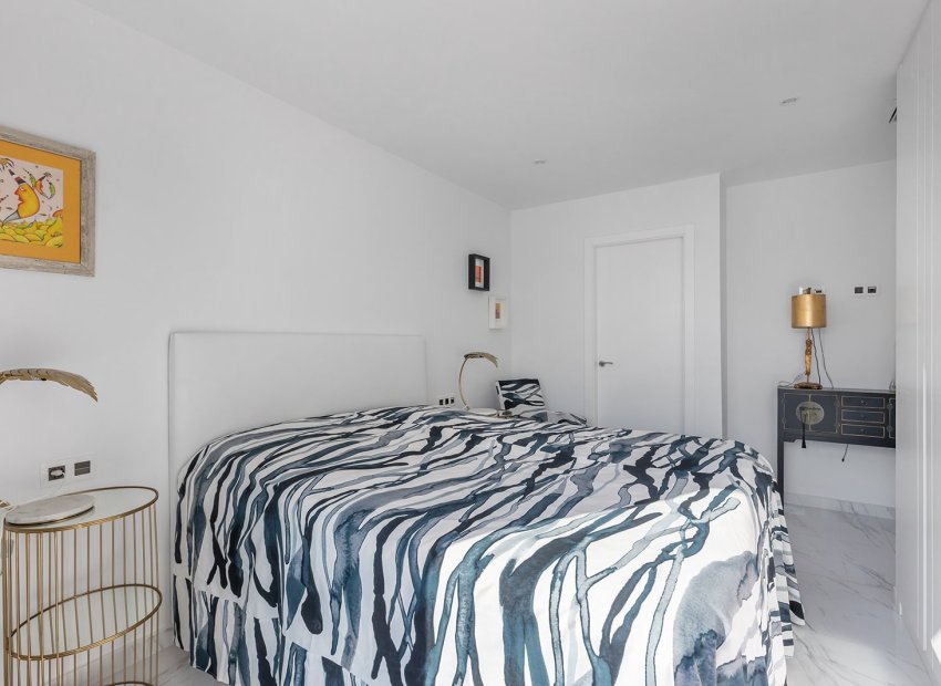 Resale - Villa - San Miguel de Salinas - Mirador De San Miguel