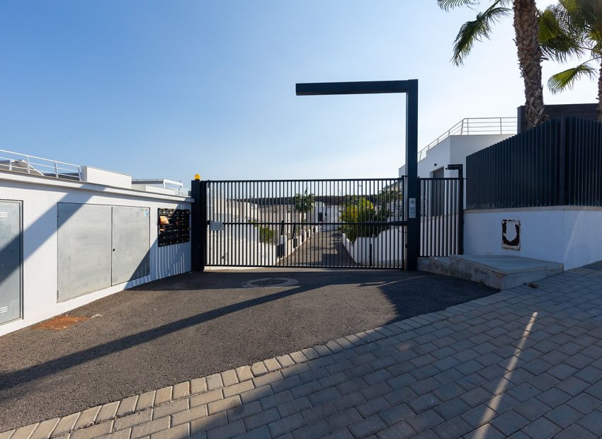 Resale - Villa - San Miguel de Salinas - Mirador De San Miguel