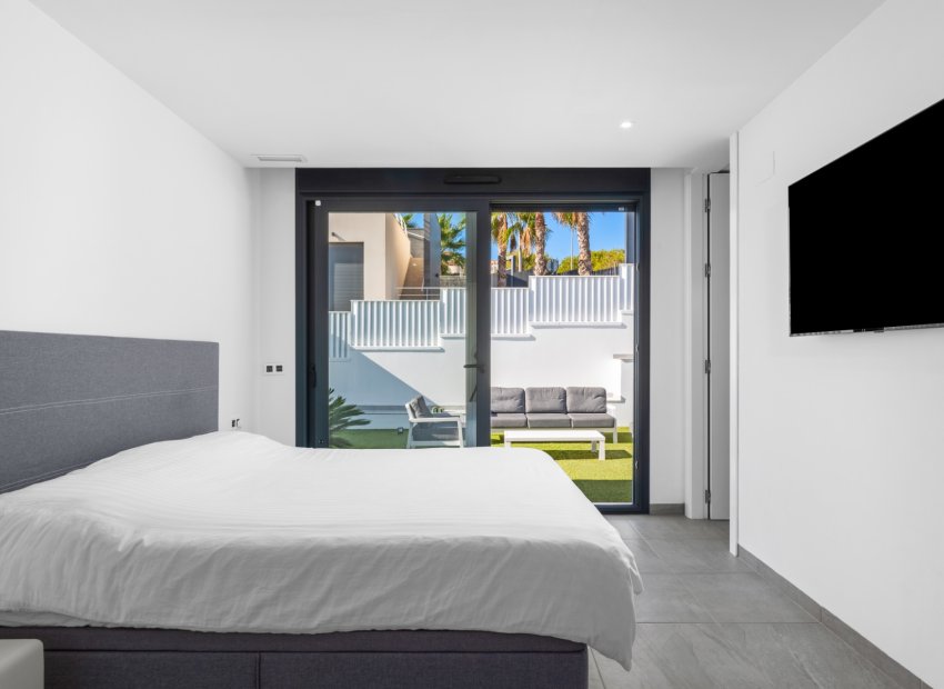 Resale - Villa - San Miguel de Salinas - Mirador De San Miguel