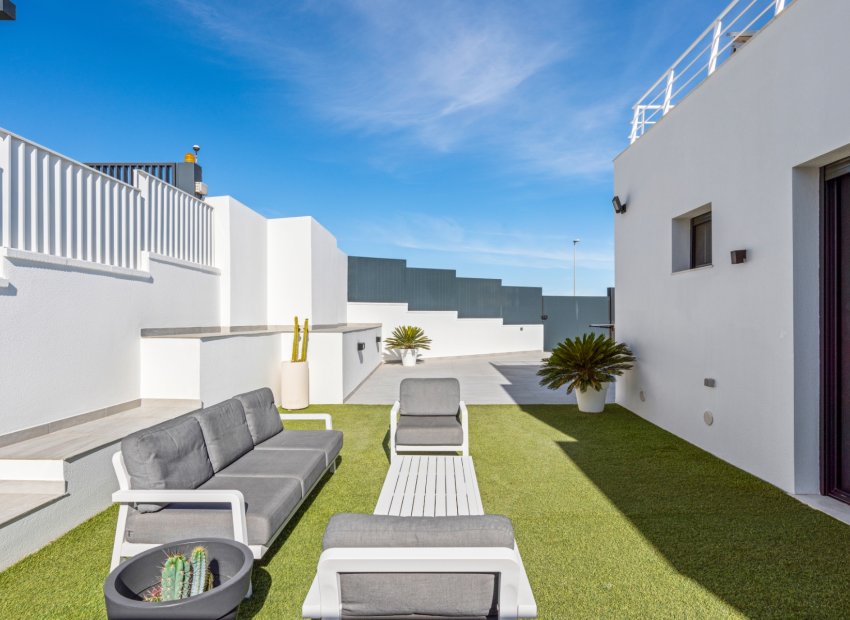 Resale - Villa - San Miguel de Salinas - Mirador De San Miguel