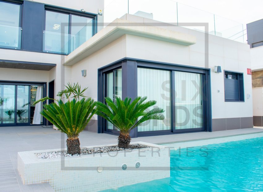 Resale - Villa - San Miguel de Salinas - Urbanizaciones