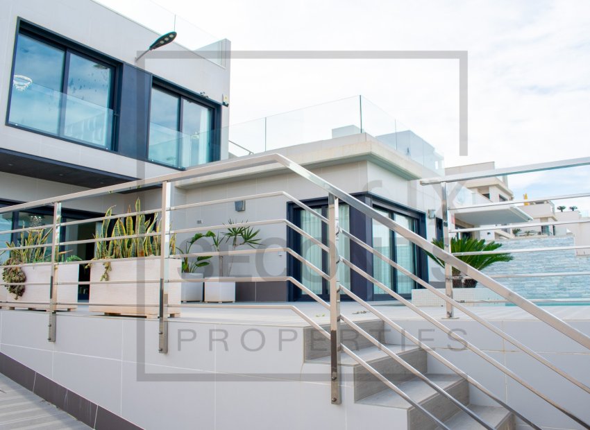 Resale - Villa - San Miguel de Salinas - Urbanizaciones