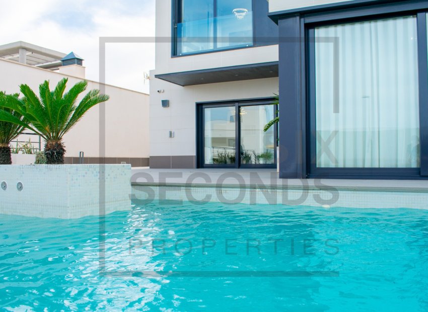 Resale - Villa - San Miguel de Salinas - Urbanizaciones