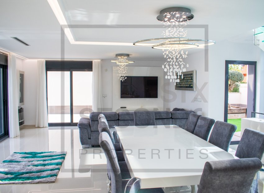 Resale - Villa - San Miguel de Salinas - Urbanizaciones