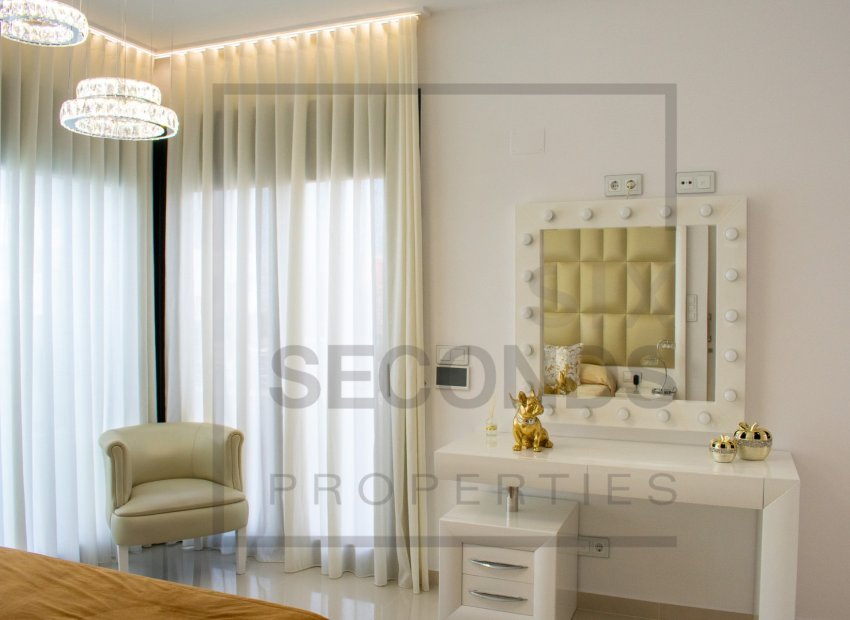 Resale - Villa - San Miguel de Salinas - Urbanizaciones