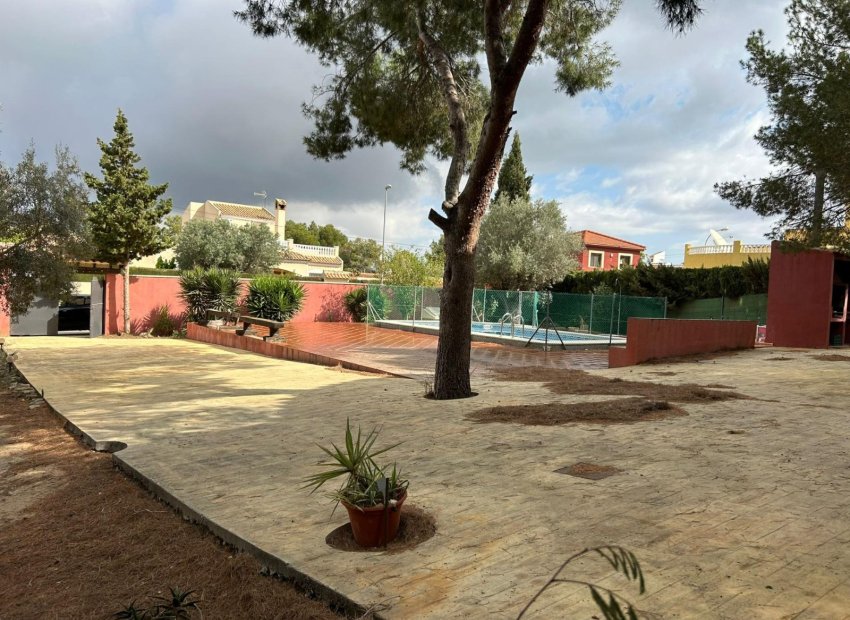 Resale - Villa - San Miguel de Salinas - Urbanizaciones